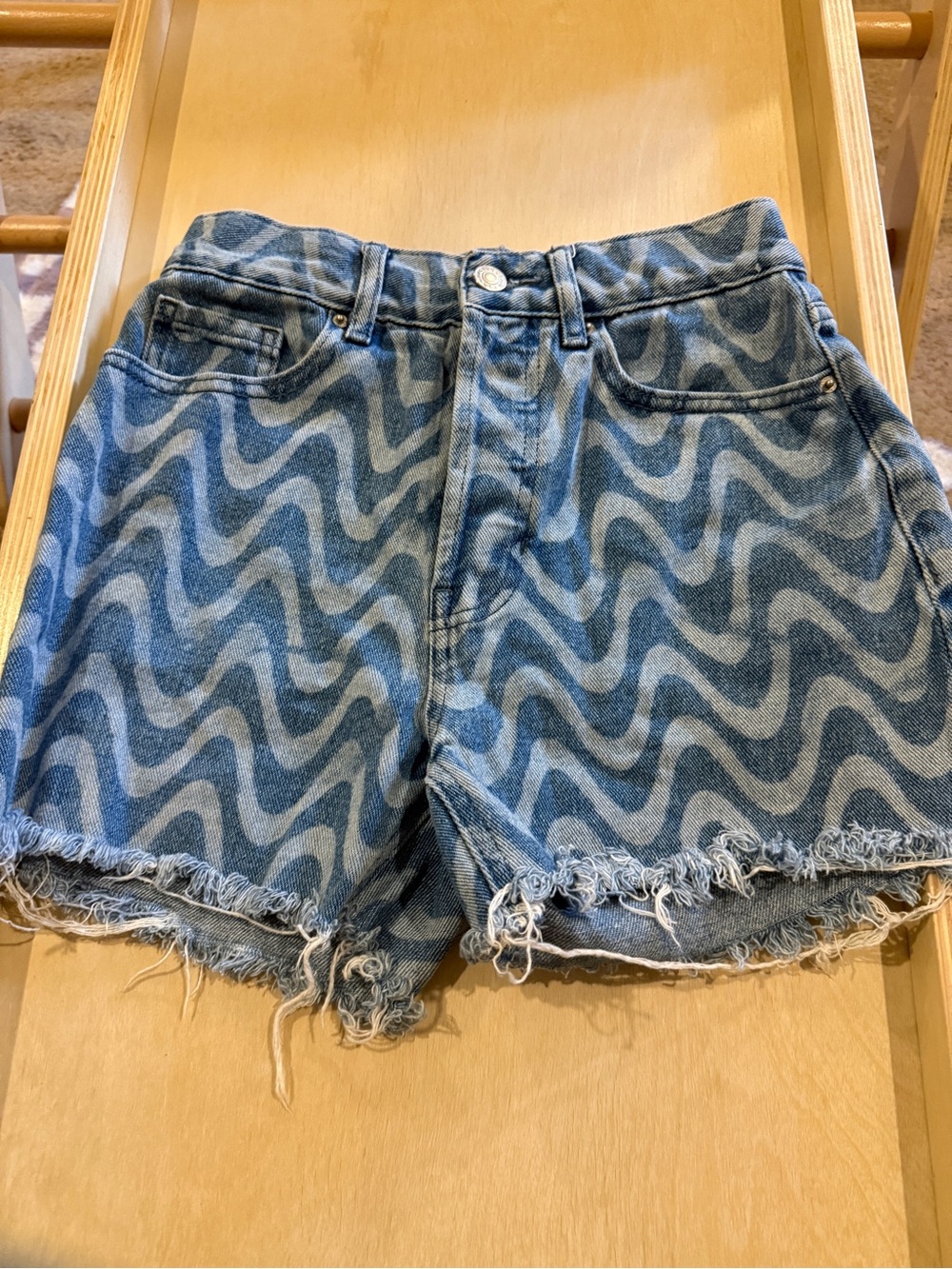 PacSun Wavy Pattern High-Rise Denim Shorts in Two-Tone Blue